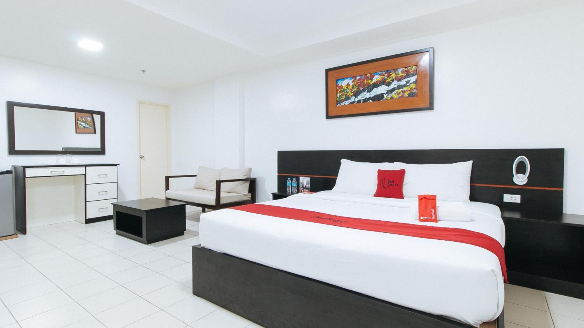 Reddoorz Plus At Evangelista Street Makati Makati City Extérieur photo