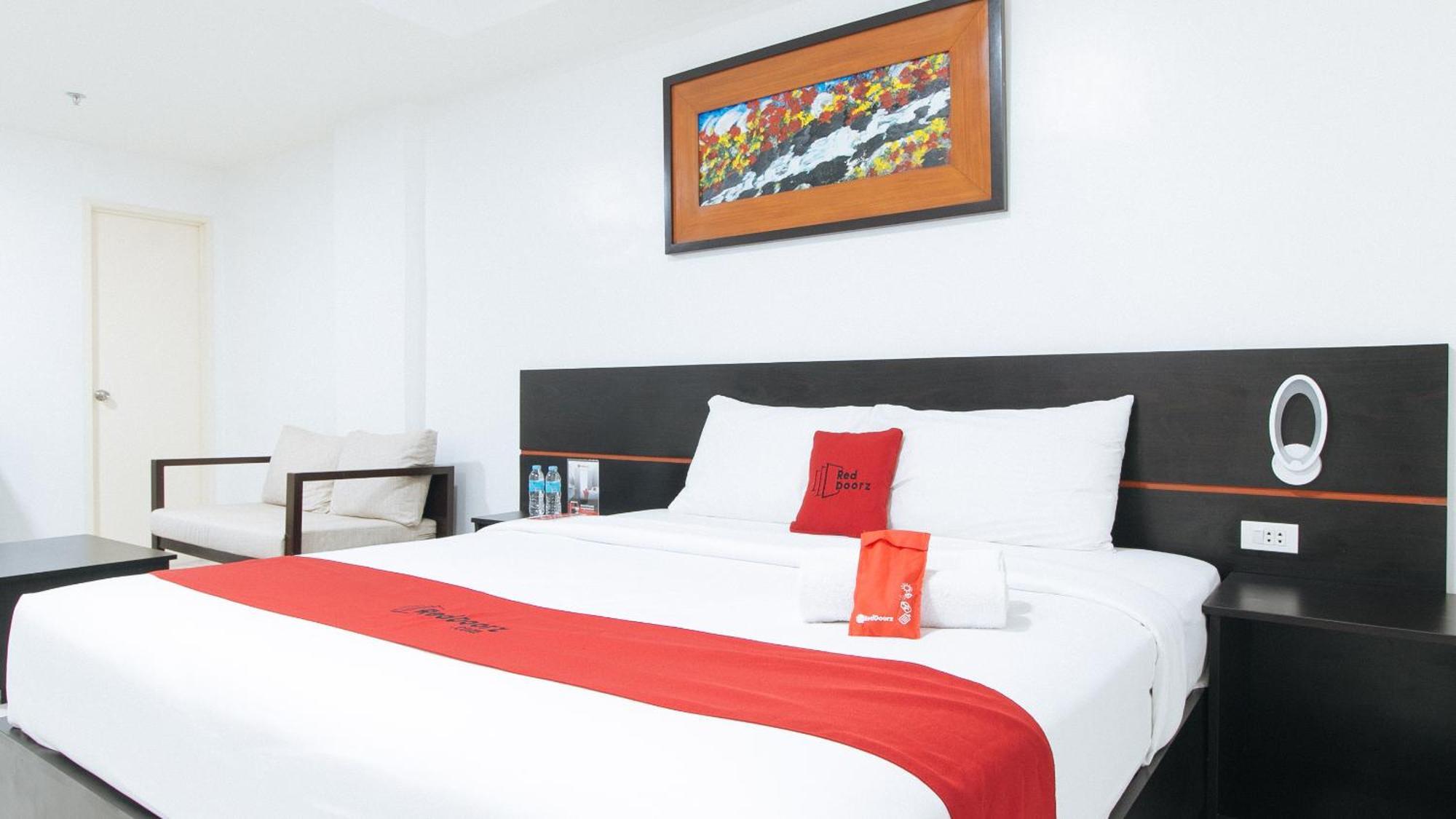 Reddoorz Plus At Evangelista Street Makati Makati City Extérieur photo