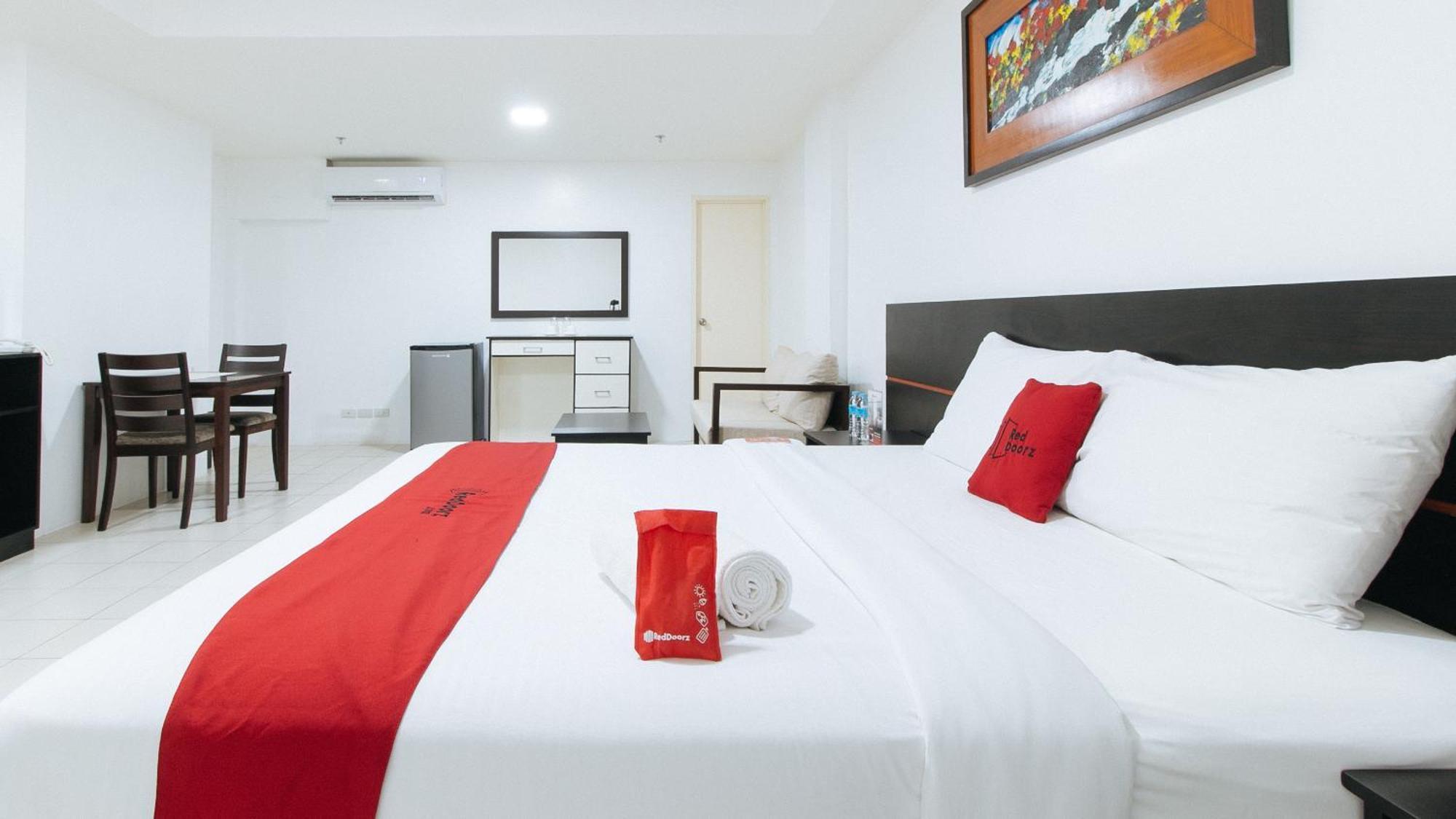 Reddoorz Plus At Evangelista Street Makati Makati City Extérieur photo