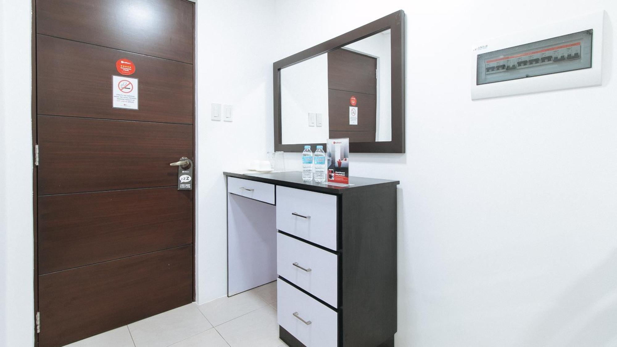 Reddoorz Plus At Evangelista Street Makati Makati City Extérieur photo