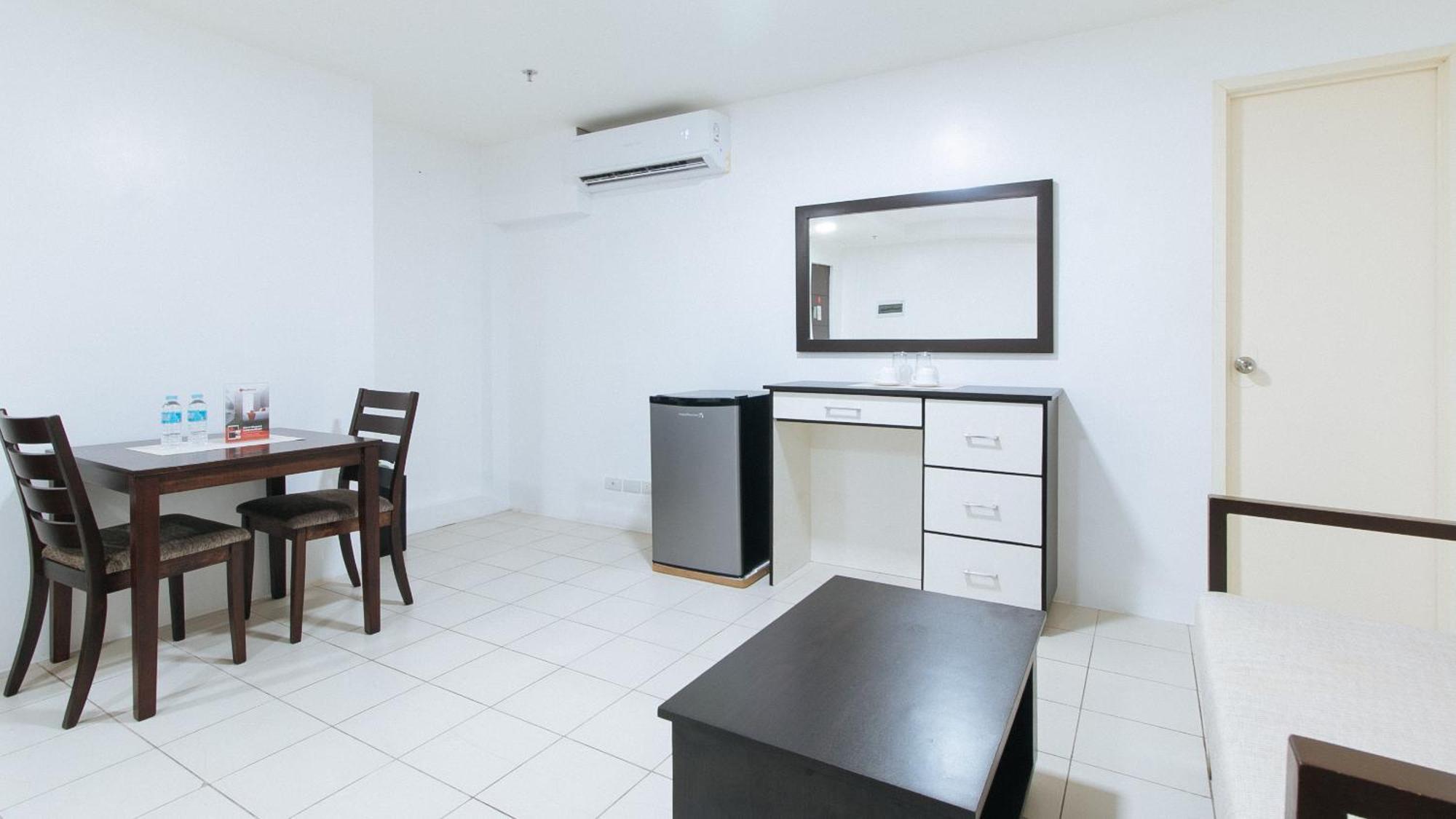 Reddoorz Plus At Evangelista Street Makati Makati City Extérieur photo
