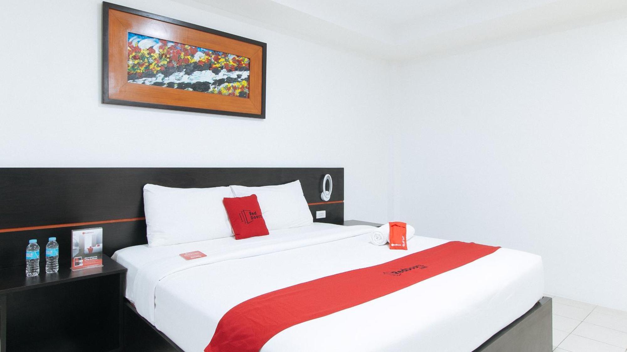 Reddoorz Plus At Evangelista Street Makati Makati City Extérieur photo