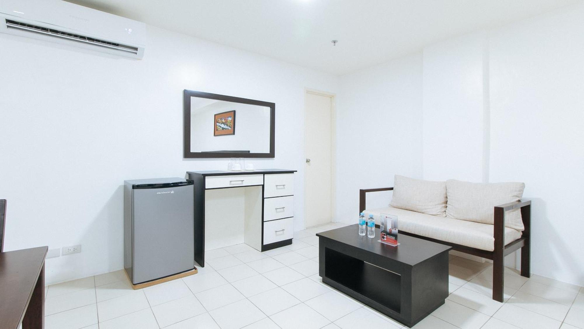 Reddoorz Plus At Evangelista Street Makati Makati City Extérieur photo