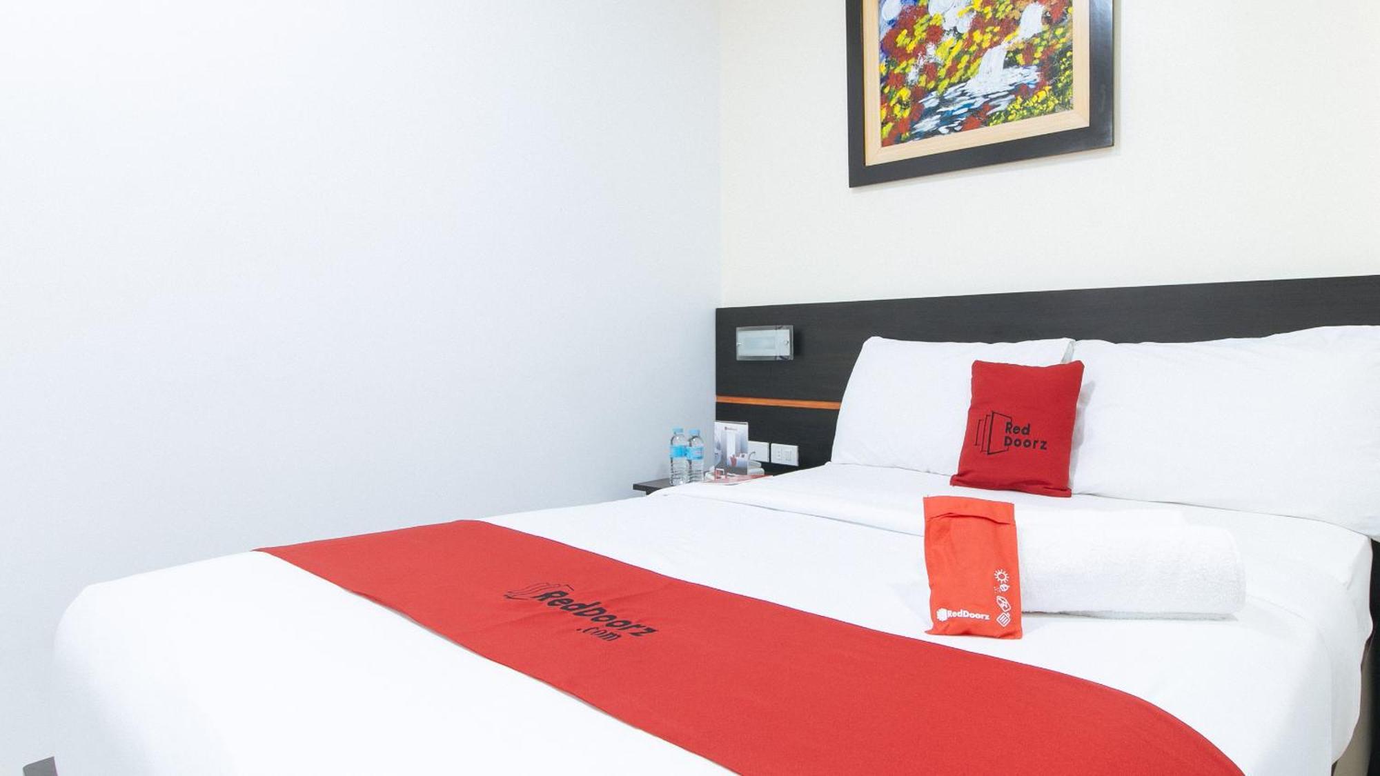 Reddoorz Plus At Evangelista Street Makati Makati City Extérieur photo