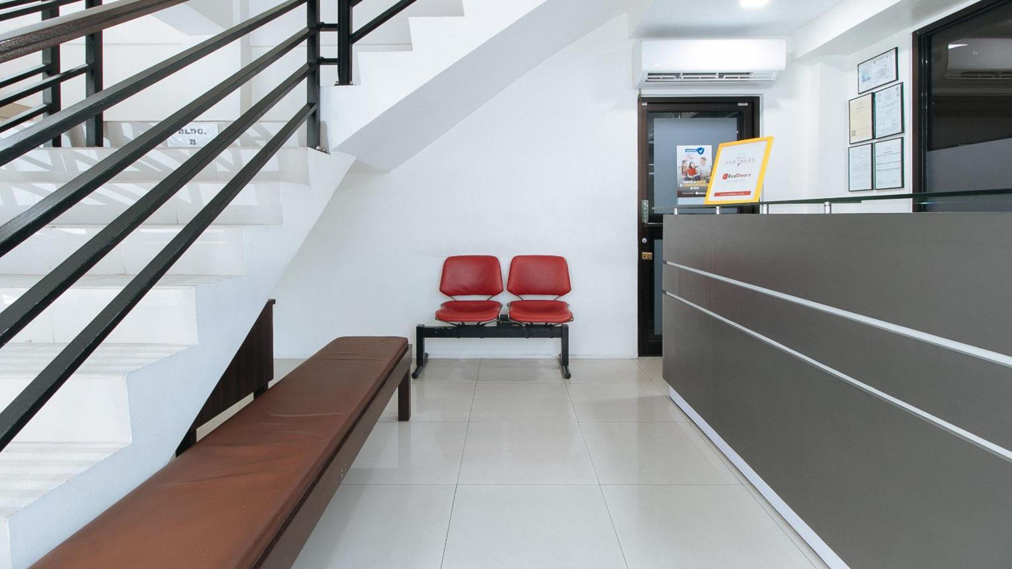 Reddoorz Plus At Evangelista Street Makati Makati City Extérieur photo