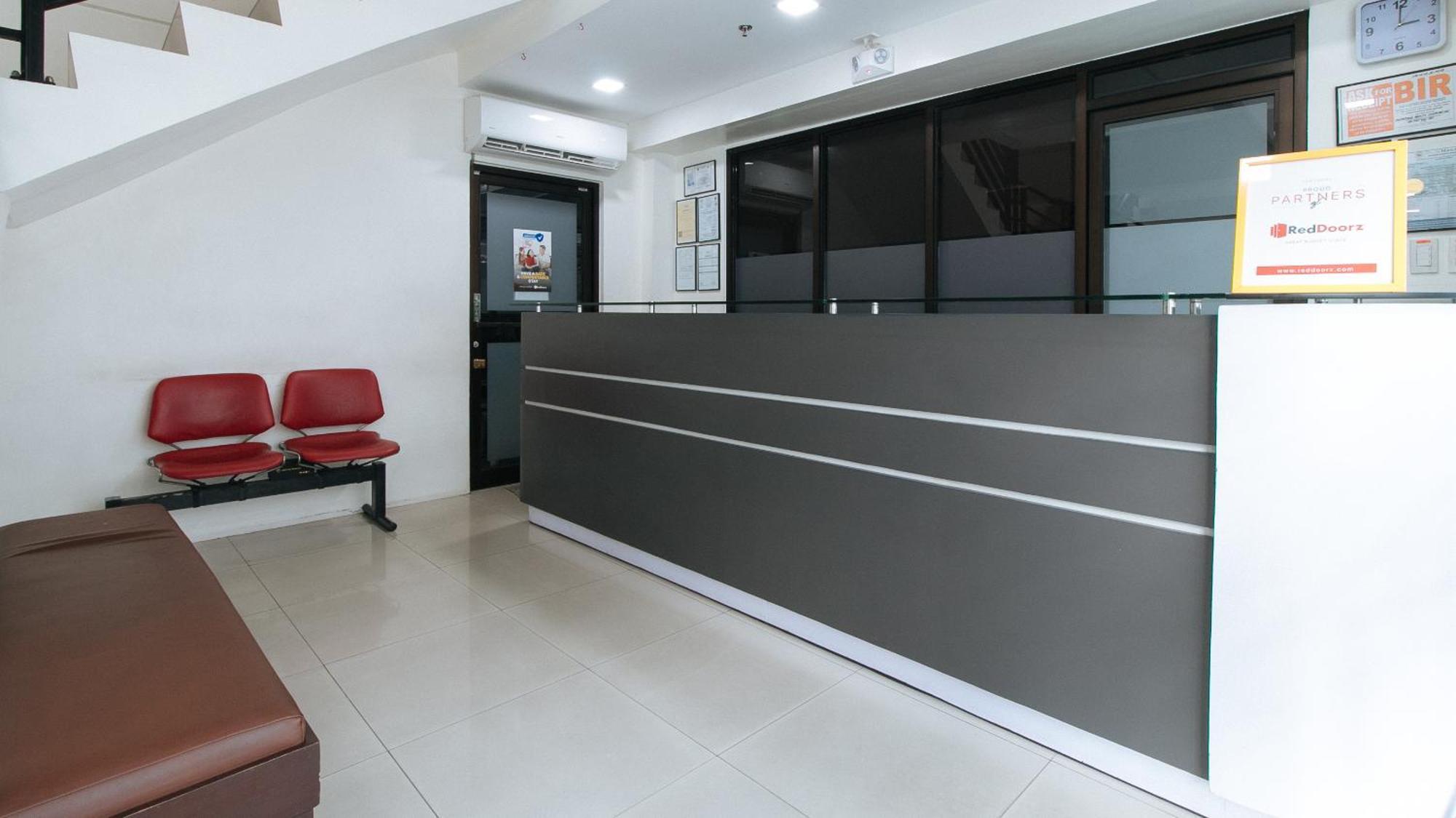 Reddoorz Plus At Evangelista Street Makati Makati City Extérieur photo